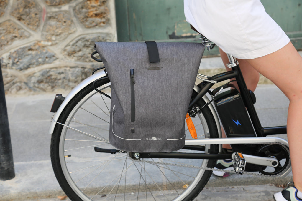 Vélo électrique : paniers, sacoches, top cases