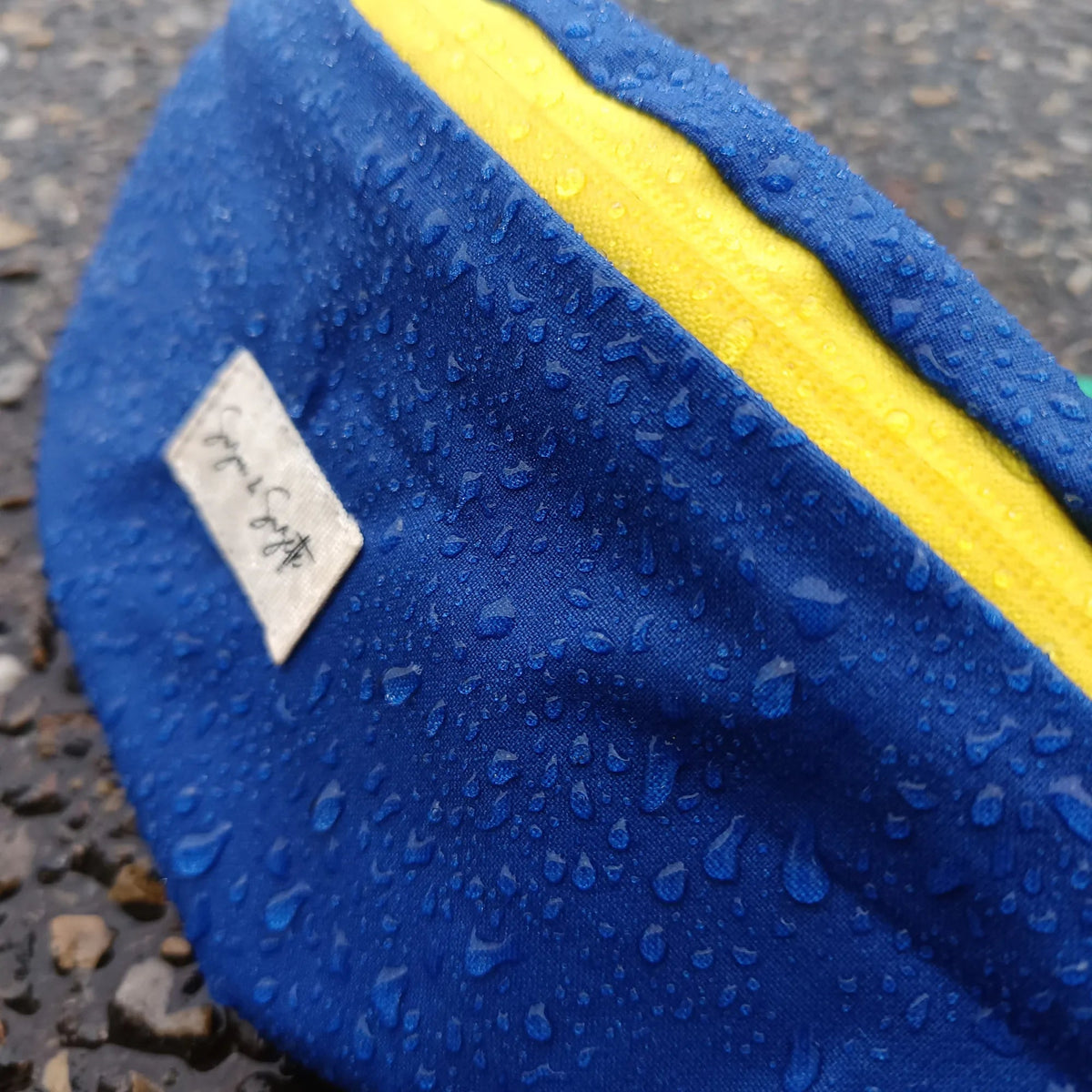 Le sac banane imperméable et réfléchissant - Momentum Electric
