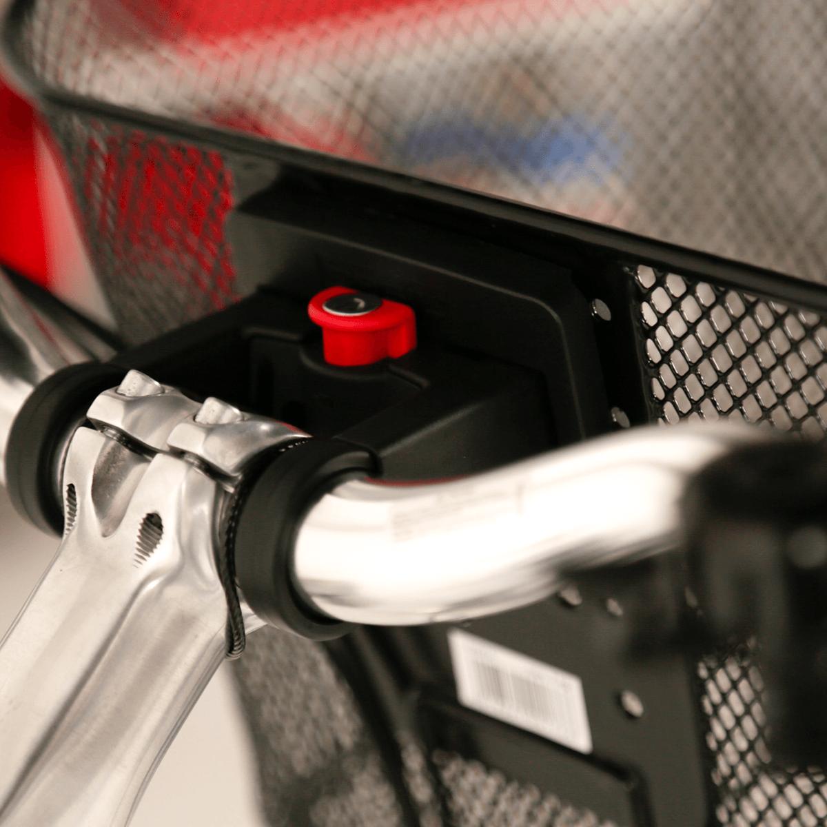 Fixation Panier avec Clé sur Guidon KLICKFIX - Momentum Electric