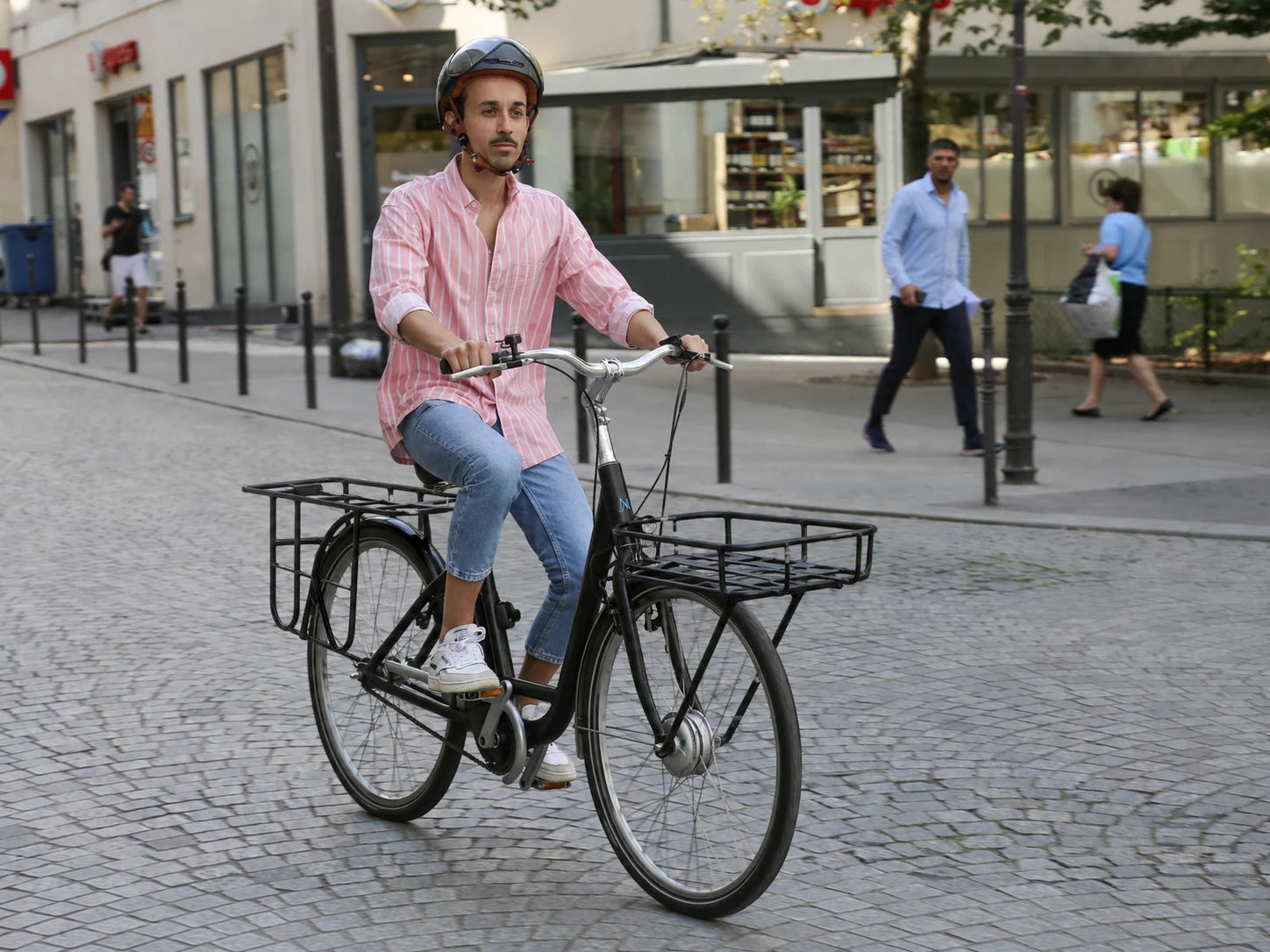 Model T Momentum Electric avec plateformes cargo intégrées